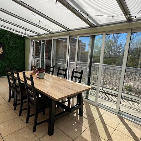 Lake Apartment, 2X Free Garage, 10 Mins To Centre Pressburg Exterior foto