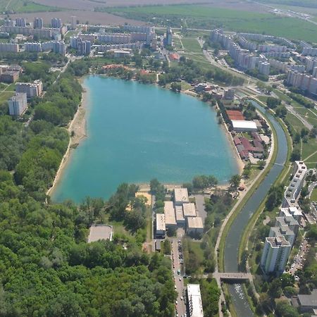 Lake Apartment, 2X Free Garage, 10 Mins To Centre Pressburg Exterior foto