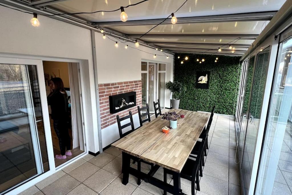 Lake Apartment, 2X Free Garage, 10 Mins To Centre Pressburg Exterior foto