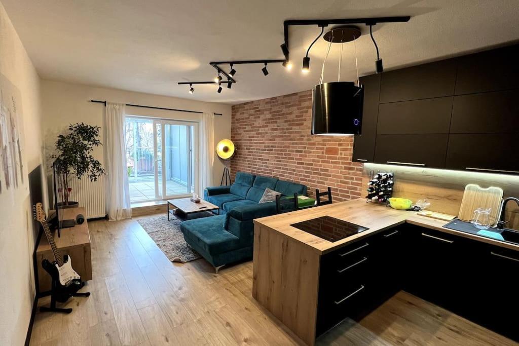 Lake Apartment, 2X Free Garage, 10 Mins To Centre Pressburg Exterior foto