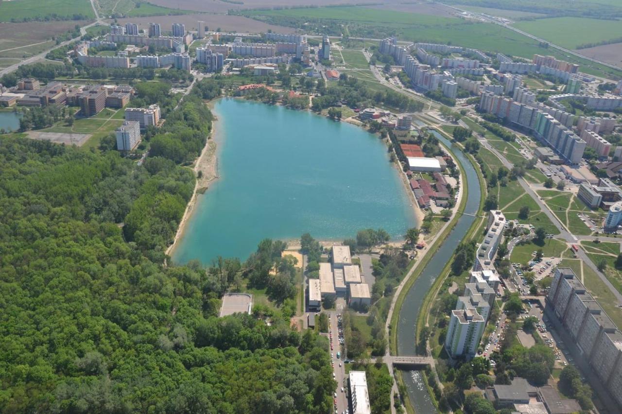 Lake Apartment, 2X Free Garage, 10 Mins To Centre Pressburg Exterior foto